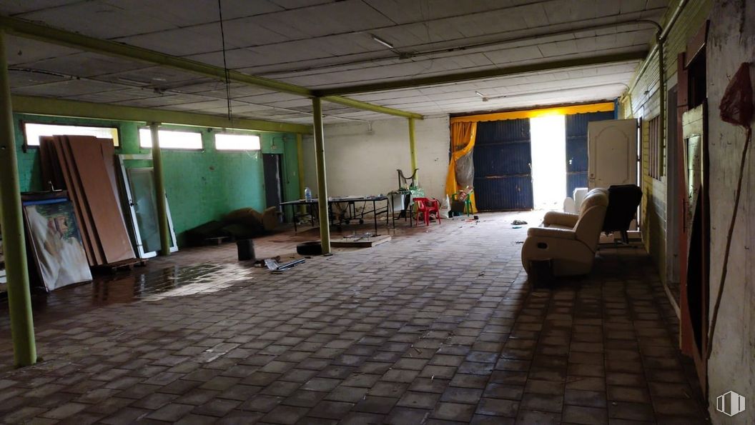 Industrial for sale at Carretera Valmojado, Cedillo del Condado, Toledo, 45214 with chair, building, floor, flooring, house, window, fixture, city, ceiling and hall around