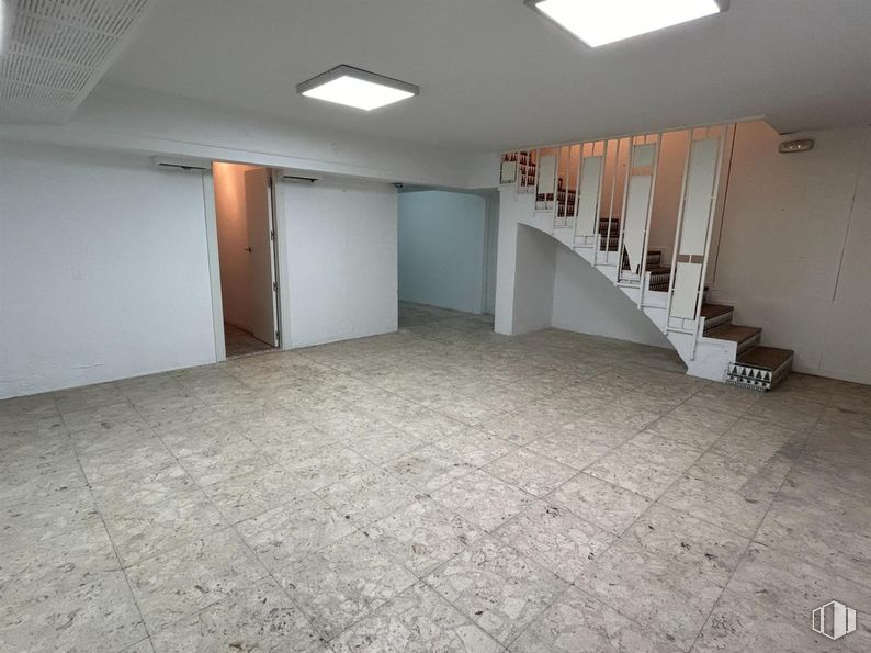 Local en alquiler en Paseo Castellana, Chamartín, Madrid, 28046 con lámpara, alumbrado, accesorio, hall, suelo, suelos, madera, material compuesto, techo y espacio alrededor