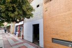 Local en venta en Calle  Alcalá, San Blas - Canillejas, Madrid, 28022 con superficie de la carretera, edificio, ladrillo, madera, diseño urbano, albañilería, árbol, pared, planta y zona residencial alrededor