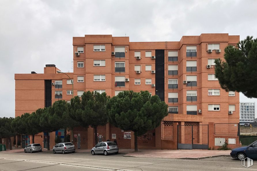 Local en venta en Calle Tulipán, Móstoles, Madrid, 28933 con coche, edificio, vehículo terrestre, rueda, nube, propiedad, durante el día, ventana, cielo y neumático alrededor