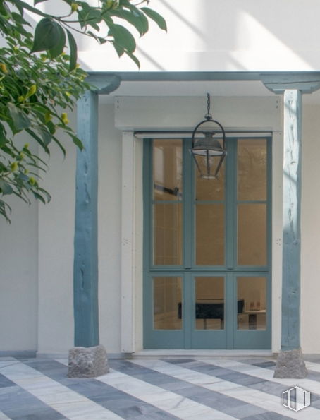 Retail for sale at Calle Nicasio Gallego, 20, Chamberí, Madrid, 28010 with lighting, building, property, window, door, fixture, wood, architecture, house and line around