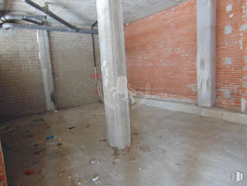 Local en alquiler en Calle Lazarillo de Tormes, 6, Ávila, 05003 con alumbrado, albañilería, madera, ladrillo, piso, material de construcción, suelo, material compuesto, gas y casa alrededor