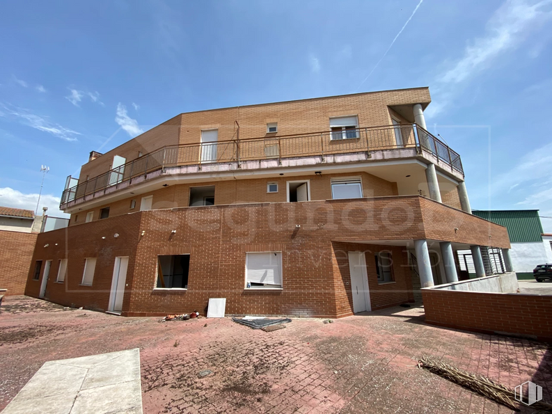 Land for sale at Calle Capitán Bermejo, 46, La Mata, Toledo, 45534 with building, sky, cloud, window, fixture, wood, facade, tints and shades, brick and composite material around