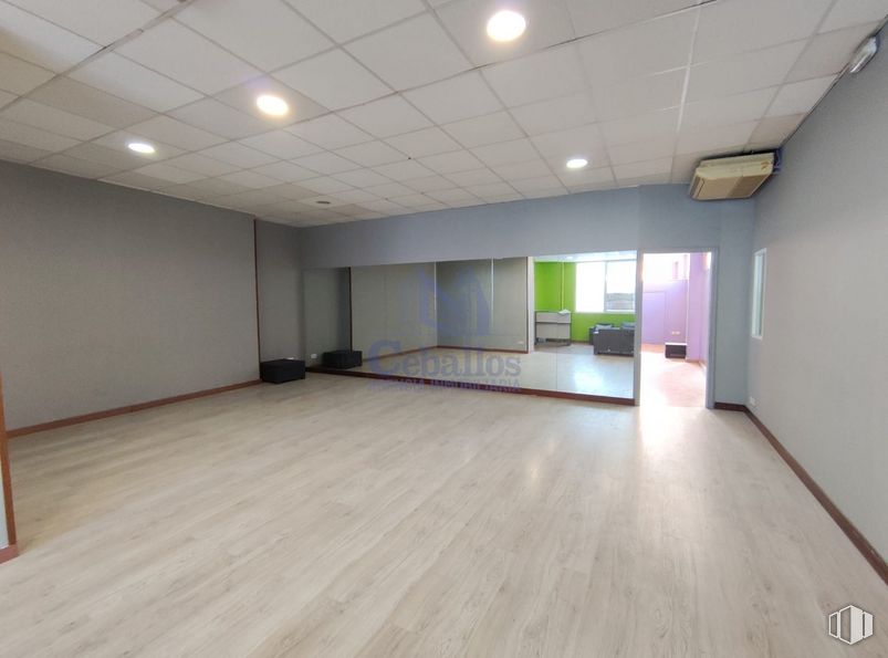 Retail for rent at Avenida Barcelona, Guadalajara, 19005 with building, hall, interior design, fixture, wood, flooring, hardwood, ceiling, laminate flooring and shade around