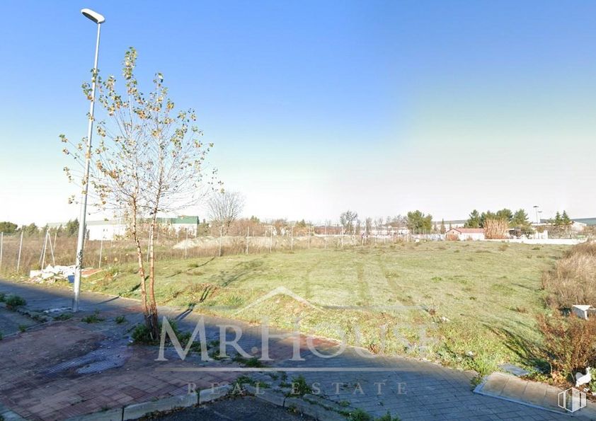 Suelo en venta en Avenida Cerro del Rubal, 73, Parla, Madrid, 28983 con cielo, planta, comunidad vegetal, nube, paisaje natural, lote de terreno, luz solar, hierba, superficie de la carretera y árbol alrededor