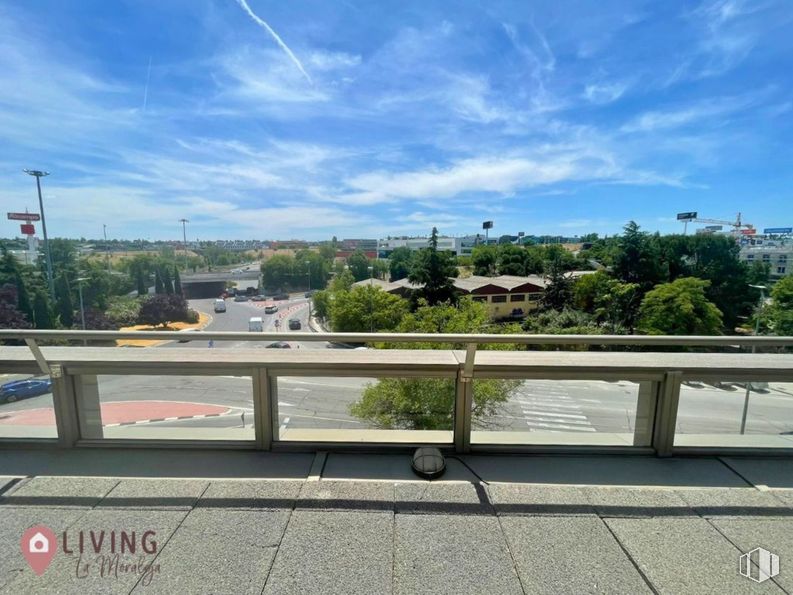 Office for rent at Zona Valdelacasa, Alcobendas, Madrid, 28108 with cloud, sky, daytime, building, tree, plant, road surface, urban design, asphalt and house around