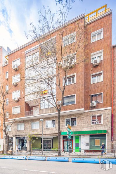 Local en venta en Chamberí, Chamberí, Madrid, 28003 con ventana, edificio, cielo, durante el día, propiedad, nube, arquitectura, diseño urbano, barrio y árbol alrededor