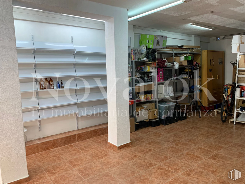 Local en venta en Calle Agustina de Aragón, Móstoles, Madrid, 28938 con estante, estantería, archivar, pavimentos, piso, madera, venta minorista, publicación, edificio y techo alrededor