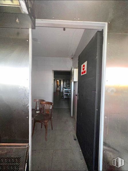 Retail for rent at Avenida Madrid, Arganda del Rey, Madrid, 28500 with chair, fixture, flooring, door, hall, gas, ceiling, wood, concrete and composite material around