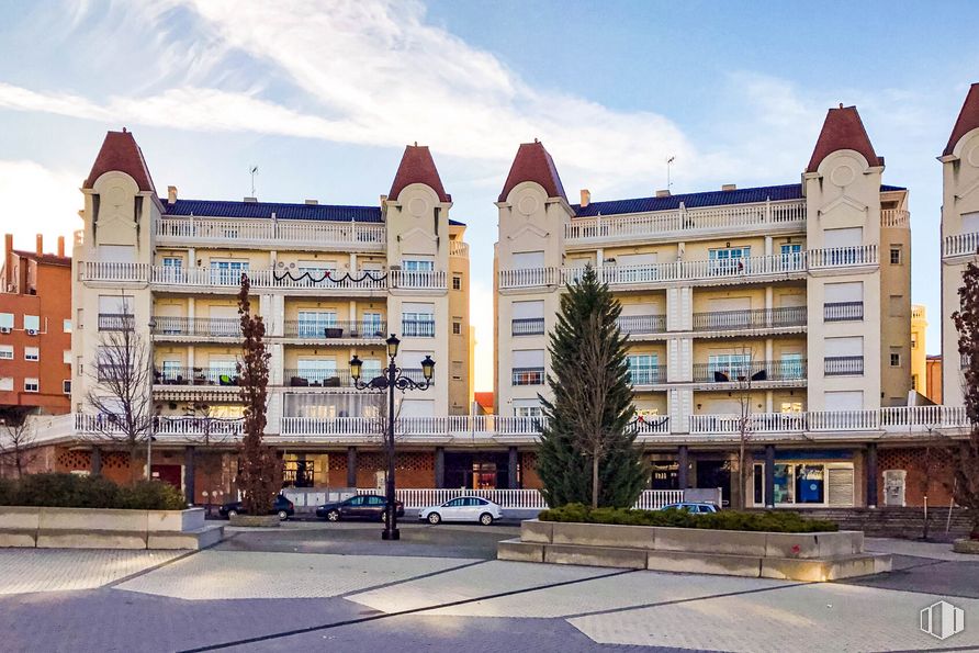 Local en alquiler y venta en Plaza Alegría, Arganda del Rey, Madrid, 28500 con edificio, cielo, nube, planta, ventana, arquitectura, diseño urbano, condominio, árbol y bloque de pisos alrededor