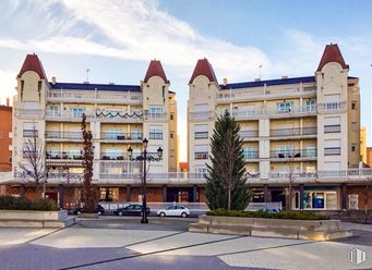 Local en venta en Plaza Alegría, Arganda del Rey, Madrid, 28500 con edificio, cielo, nube, planta, ventana, arquitectura, diseño urbano, condominio, árbol y bloque de pisos alrededor