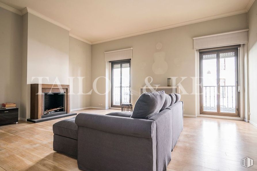 Oficina en alquiler y venta en Calle Serrano, Salamanca, Madrid, 28001 con chimenea, puerta, suelos, suelo, interiorismo, madera, techo, habitación, apartamento y mueble alrededor