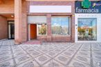 Local en venta en Avenida Juan Carlos I, 14, Cuenca, 16004 con puerta, ventana, fachada, material compuesto, acera y ladrillo alrededor