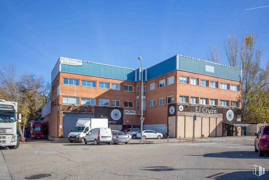 Oficina en alquiler en Edificio Fuentemar, Avenida Fuentemar, 16, Coslada, Madrid, 28820 con edificio, coche, camión, neumático, cielo, rueda, luz de estacionamiento automotriz, vehículo, ventana y vehículo de motor alrededor