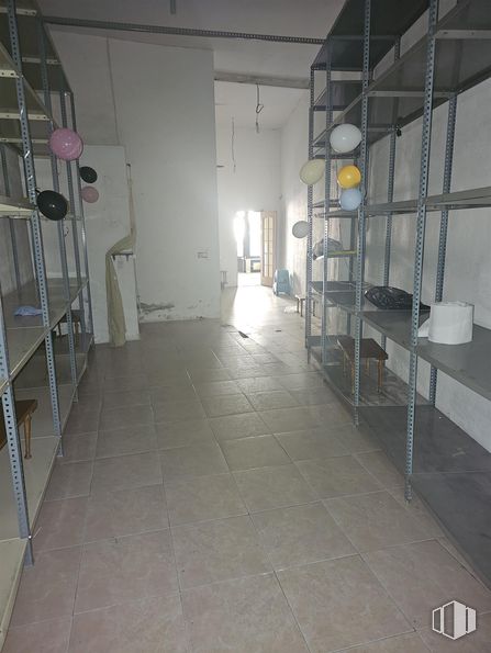 Local en alquiler en Calle Grande, Quintanar de la Orden, Toledo, 45800 con interiorismo, suelos, suelo, accesorio, techo, espacio, hall, metal, puerta y aluminio alrededor