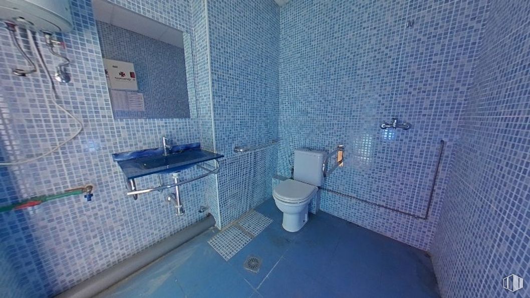 Industrial for sale at Calle Estaño, s/n, Illescas, Toledo, 45200 with toilet, sink, plumbing fixture, building, purple, bathroom, azure, tap, toilet seat and plumbing around