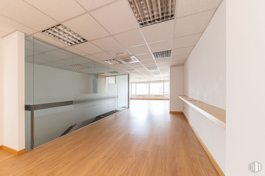 Oficina en venta en Calle Maestro Ángel Llorca, Chamberí, Madrid, 28003 con ebanistería, edificio, accesorio, diseño de interiores, madera, pasillo, ventana, pavimentos, piso y propiedad material alrededor