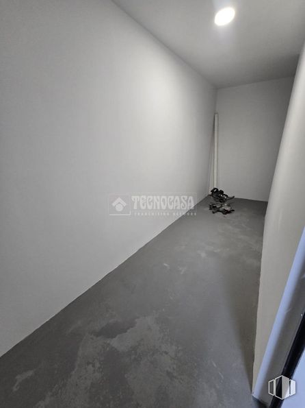 Industrial for sale at Calle San Fortunato, Usera, Madrid, 28041 with building, wood, grey, flooring, house, tints and shades, hardwood, concrete, ceiling and shade around