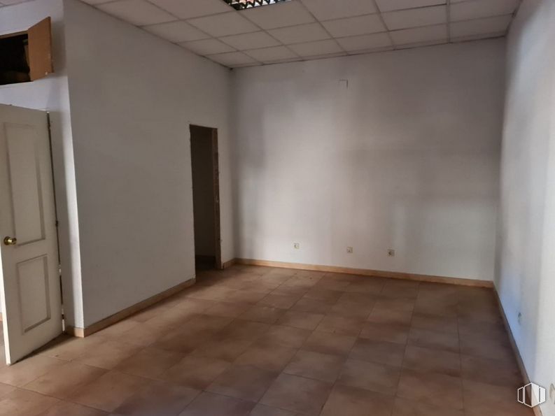 Local en venta en Calle Jesús Miguel Haddad Blanco, Leganés, Madrid, 28914 con puerta, accesorio, madera, piso, pasillo, pavimentos, techo, madera, madera contrachapada y tinte para madera alrededor