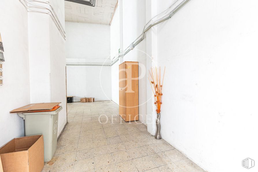 Office for sale at Calle Alfonso Gómez, San Blas - Canillejas, Madrid, 28037 with shipping box, box, building, interior design, wood, fixture, flooring, floor, door and ceiling around