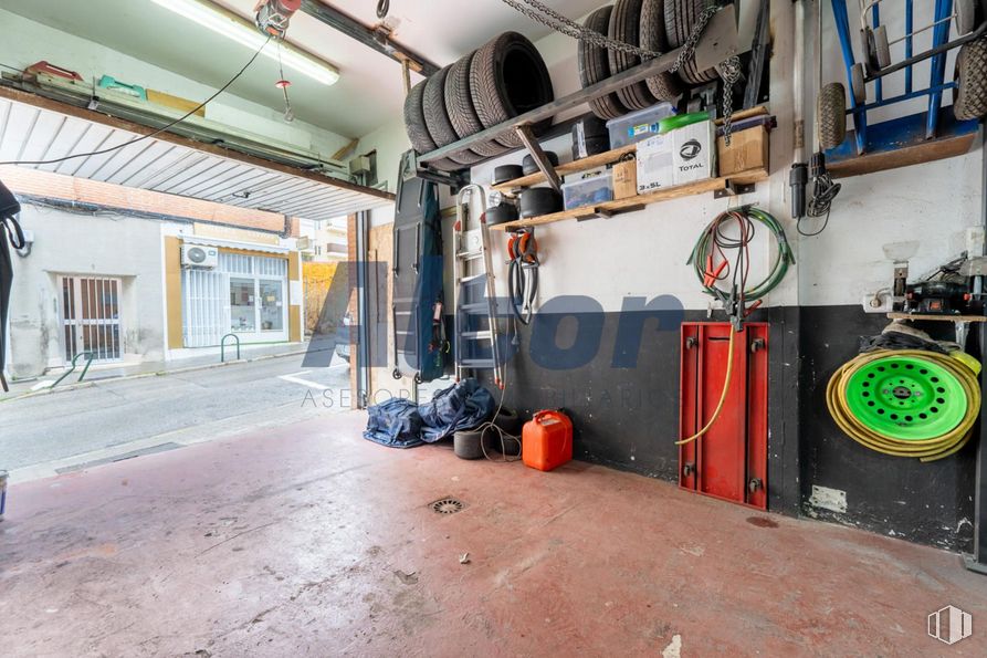 Local en venta en Calle Faustino Osorio, La Latina, Madrid, 28047 con neumático, neumático de automoción, gas, ingeniería, edificio, máquina, suelos, ciudad, asfalto y cableado eléctrico alrededor