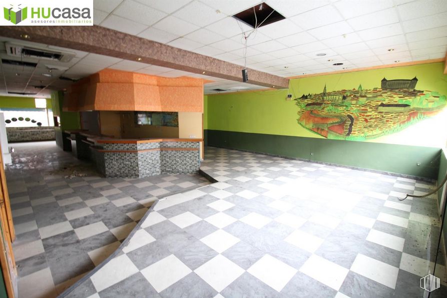 Retail for rent at Avenida Santa Bárbara, Toledo, 45006 with interior design, tile flooring, flooring, floor, wall, real estate, composite material, ceiling, hall and fixture around