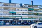 Retail for rent at Avenida Nicasio Hernández Redondo, 4, Pelayos de la Presa, Madrid, 28696 with car, building, tire, land vehicle, wheel, sky, automotive parking light, vehicle, blue and window around