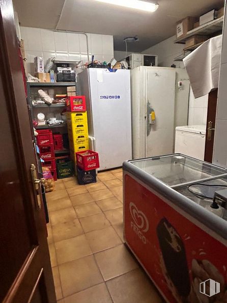 Local en venta en Calle Cuba, Parla, Madrid, 28980 con refrigerador, suelo, suelos, electrodomésticos, gas, aparato de cocina, máquina, electrodoméstico, edificio y cocina alrededor