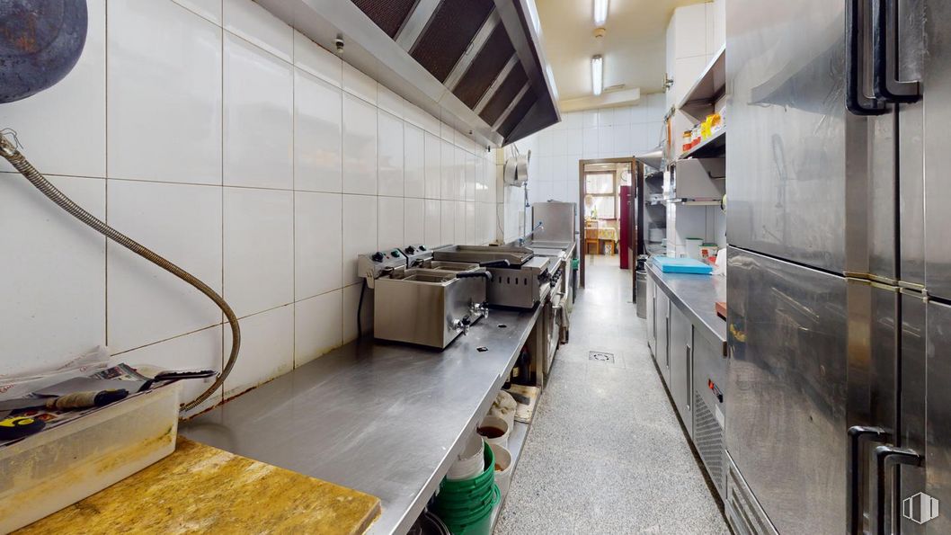 Local en venta en Calle Pont de Molins, Puente de Vallecas, Madrid, 28038 con productos envasados, refrigerador, alumbrado, interiorismo, arquitectura, suelos, gas, ingeniería, máquina y mesa alrededor