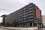 Retail for rent at Calle Mezquite, Arganzuela, Madrid, 28045 with building, sky, window, street light, tree, lighting, urban design, tower block, condominium and residential area around