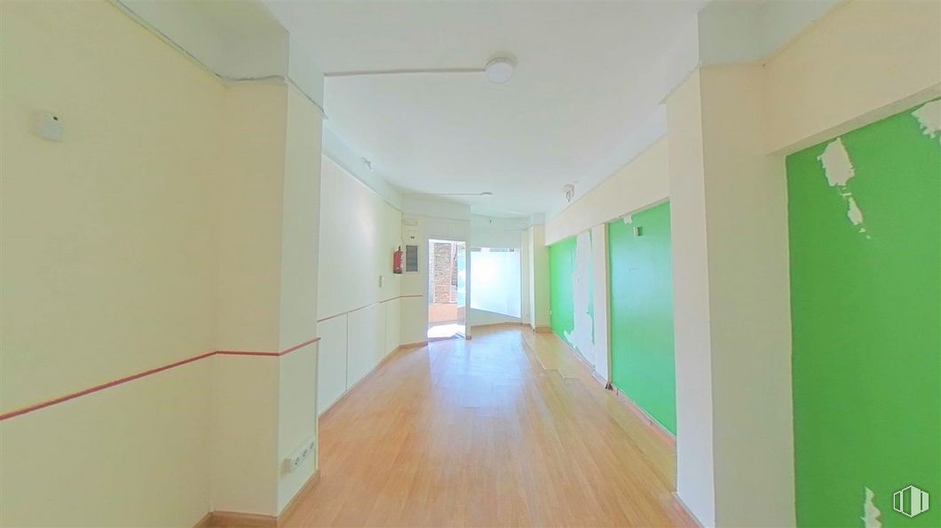 Local en venta en C.C. Zocoslada, Avenida de España, 23, Coslada, Madrid, 28820 con edificio, hall, accesorio, madera, puerta, casa, suelos, suelo, tinte para madera y pintura alrededor