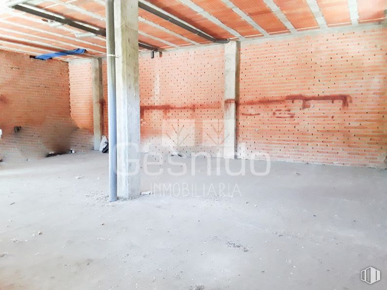 Retail for sale & for rent at Carretera Villacastin, 24, Segovia, 40006 with wood, flooring, floor, brick, brickwork, building material, hall, composite material, ceiling and beam around