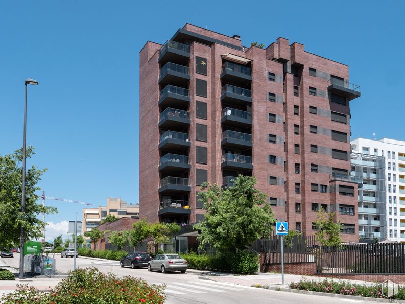 Local en venta en Célere Bremen, Calle Letonia, 4, Tres Cantos, Madrid, 28760 con edificio, planta, cielo, día, propiedad, ventana, luz de la calle, árbol, diseño urbano y casa alrededor