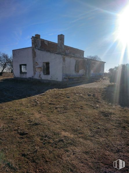 Land for sale at N-301, Quintanar de la Orden, Toledo, 45800 with sky, building, window, cloud, house, land lot, tree, landscape, grass and horizon around