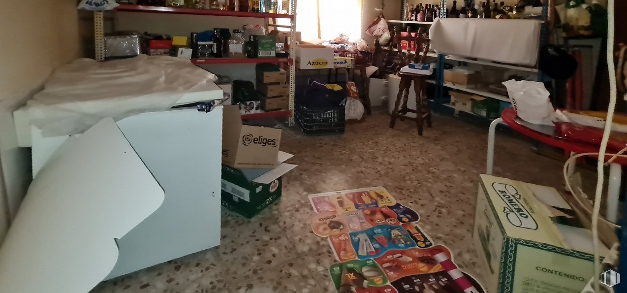 Retail for sale & for rent at Calle Lagartera, Escalona, Toledo, 45910 with boxed packaged goods, packaged goods, property, bookcase, table, shelf, shelving, publication, wood and interior design around