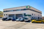 Industrial for sale & for rent at Calle Puerto Navafría, 31, Móstoles, Madrid, 28935 with car, building, truck, automotive parking light, wheel, tire, sky, vehicle, motor vehicle and window around