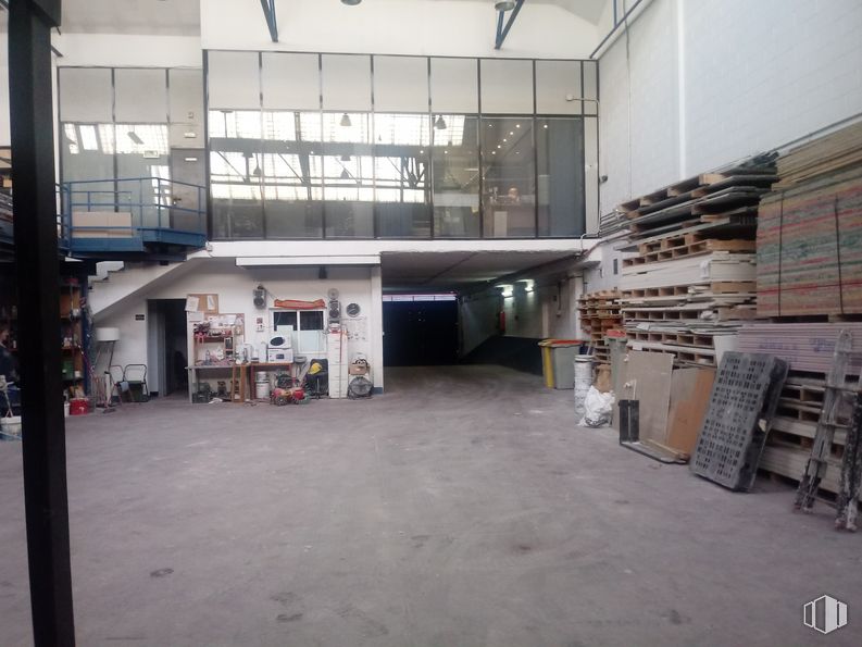 Industrial for rent at Poligono de Vallecas , Villa de Vallecas, Madrid, 28031 with publication, building, floor, flooring, shelving, engineering, retail, commercial building, service and metal around