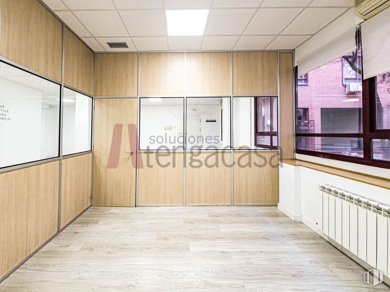 Oficina en alquiler en Calle Azcona, Salamanca, Madrid, 28028 con lámpara, ventana, alumbrado, edificio, madera, accesorio, hall, suelos, suelo y casa alrededor