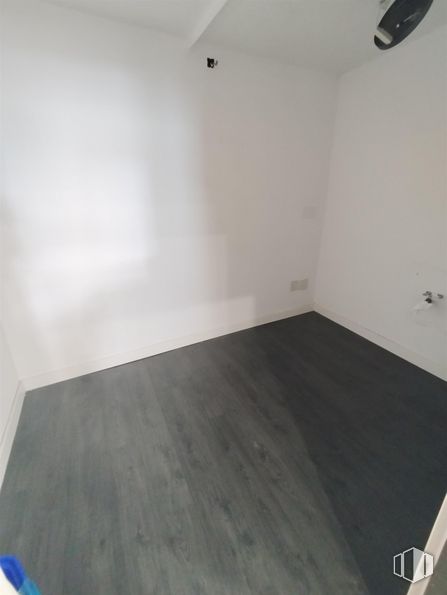 Local en venta en Calle Batalla de Bailén, Collado Villalba, Madrid, 28400 con edificio, madera, accesorio, interiorismo, gris, ventana, suelos, suelo, puerta y casa alrededor