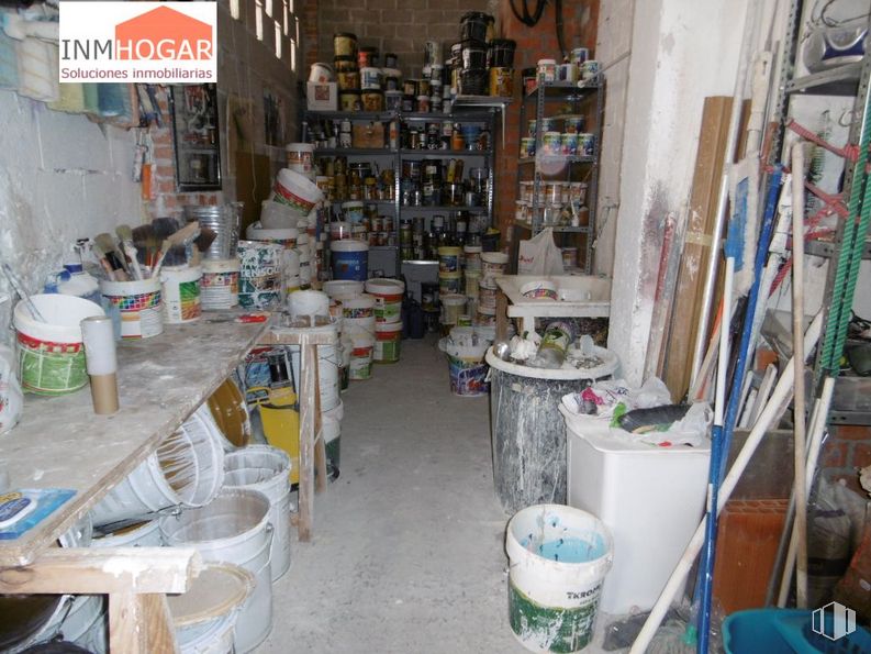 Retail for sale & for rent at Avenida Derechos Humanos, Ávila, 05003 with packaged goods, shelving, wood, stool, shelf, gas, engineering, retail, room and table around