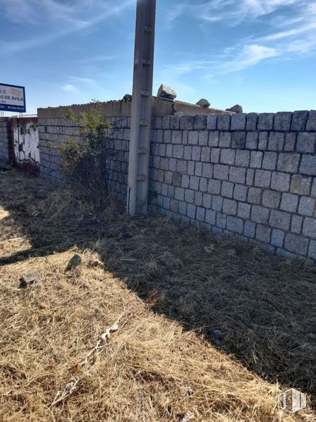 Land for sale at Polígono La Colilla, La Colilla, Ávila, 05192 with sky, cloud, property, ecoregion, plant, land lot, rural area, landscape, horizon and grass around