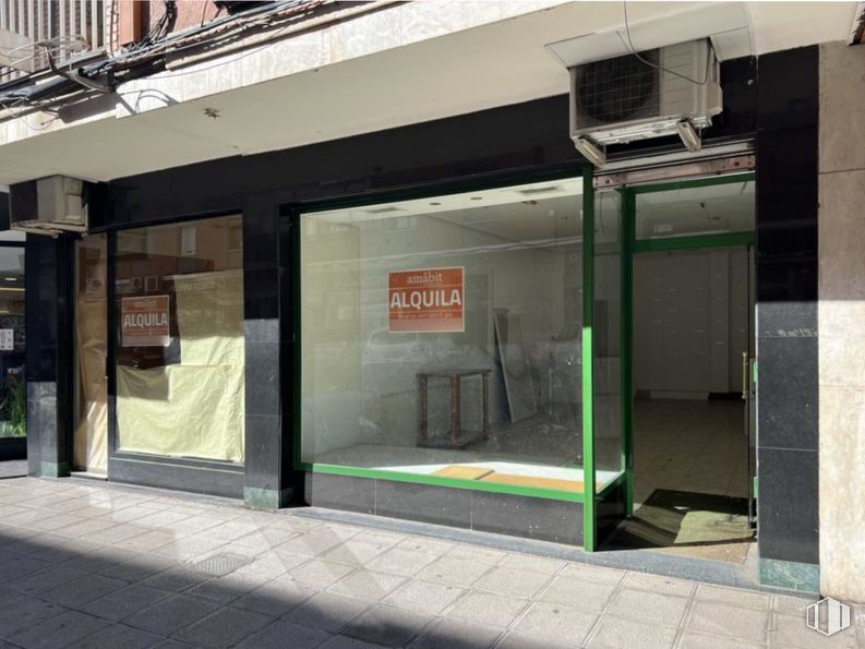 Retail for rent at Calle Bolivia, Toledo, 45004 with building, plant, shade, facade, urban design, gas, glass, composite material, city and fixture around