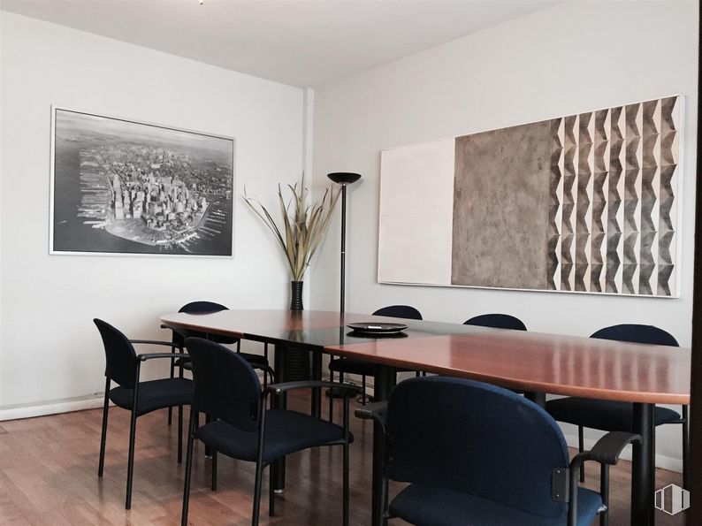 Oficina en alquiler en Calle Nuñez Morgado, 6, Chamartín, Madrid, 28036 con silla, marco, mesa de cocina y comedor, mesa, mueble, propiedad, edificio, planta, madera y interiorismo alrededor