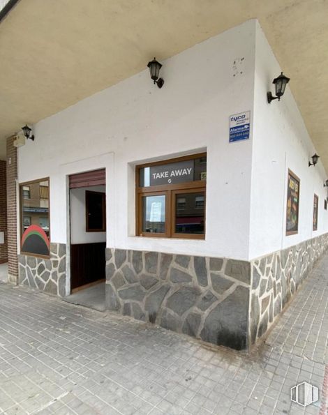 Retail for sale & for rent at Zona Santa Bárbara, Toledo, 45006 with door, property, building, architecture, fixture, wood, flooring, floor, wall and house around