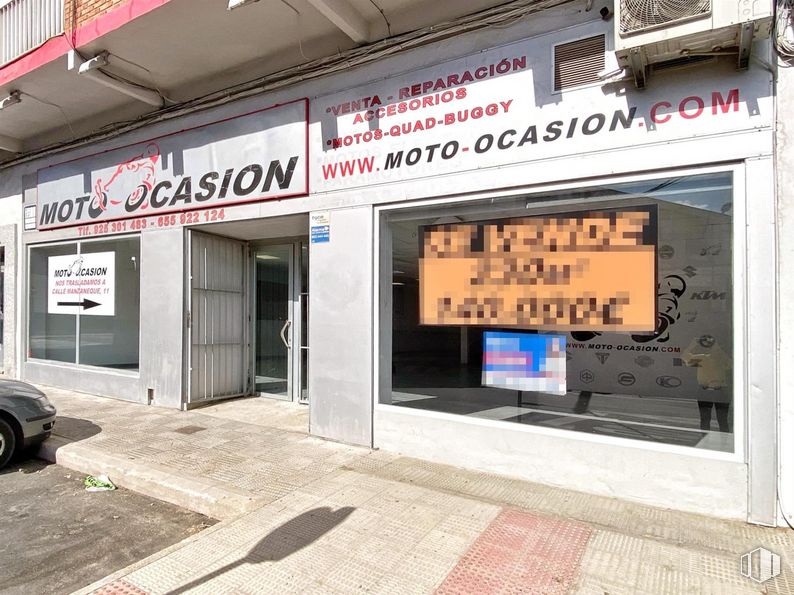 Retail for sale at Calle Manzaneque, Mora, Toledo, 45400 with building, automotive parking light, tire, wheel, vehicle, facade, fixture, gas, font and window around