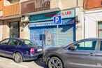 Retail for sale at Calle San Silvestre, 4, Carabanchel, Madrid, 28019 with wheel, car, window, tire, automotive parking light, land vehicle, vehicle, automotive tail & brake light, automotive tire and blue around