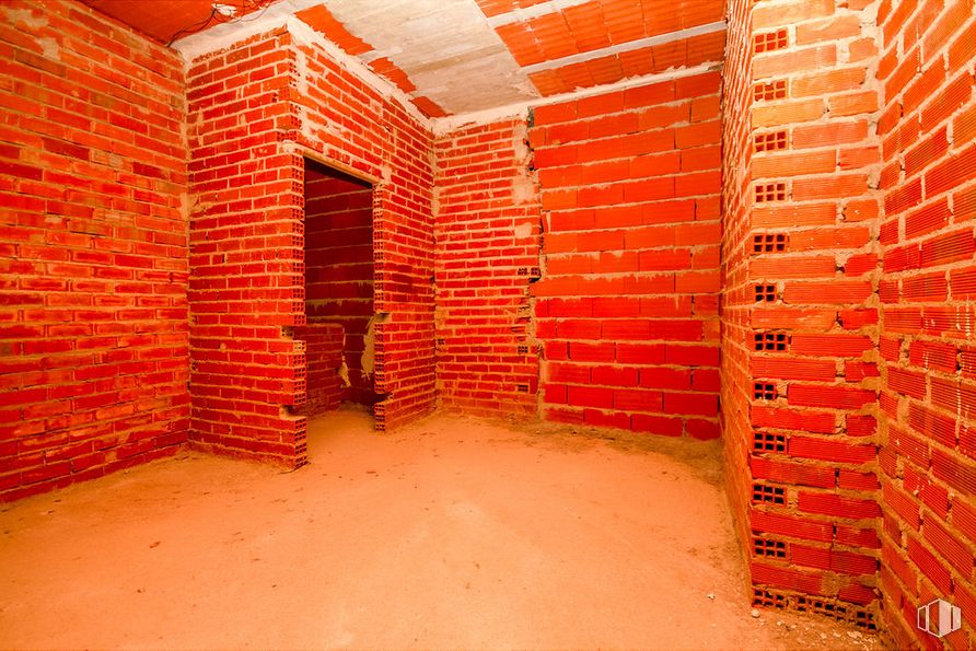 Local en alquiler y venta en Calle Santa Bárbara, Torrelaguna, Madrid, 28180 con persiana de la ventana, infraestructura, naranja, ladrillo, albañilería, rojo, madera, material de construcción, línea y material compuesto alrededor