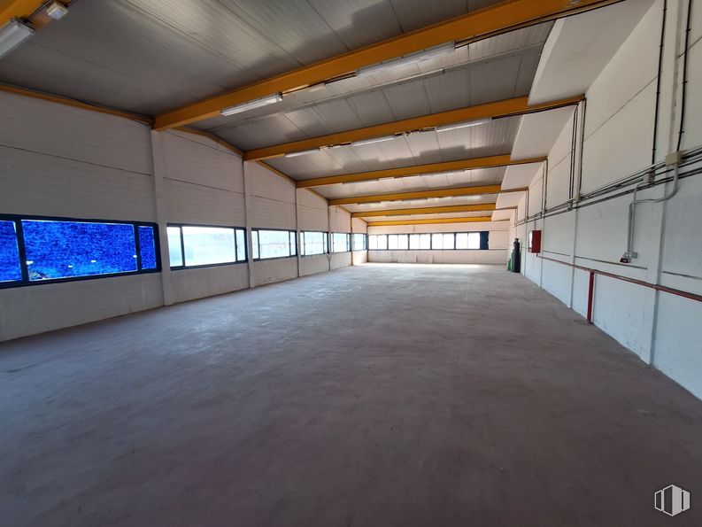 Industrial for rent at Zona Villaverde, Villaverde, Madrid, 28021 with window, floor, flooring, ceiling, hall, daylighting and steel around