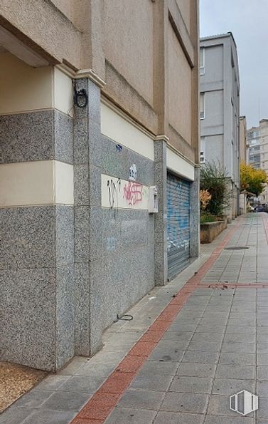 Local en venta en Avenida Pedro Sanz Vázquez, Guadalajara, 19004 con edificio, planta de interior, superficie de la carretera, diseño urbano, ladrillo, asfalto, propiedad material, material compuesto, fachada y planta alrededor