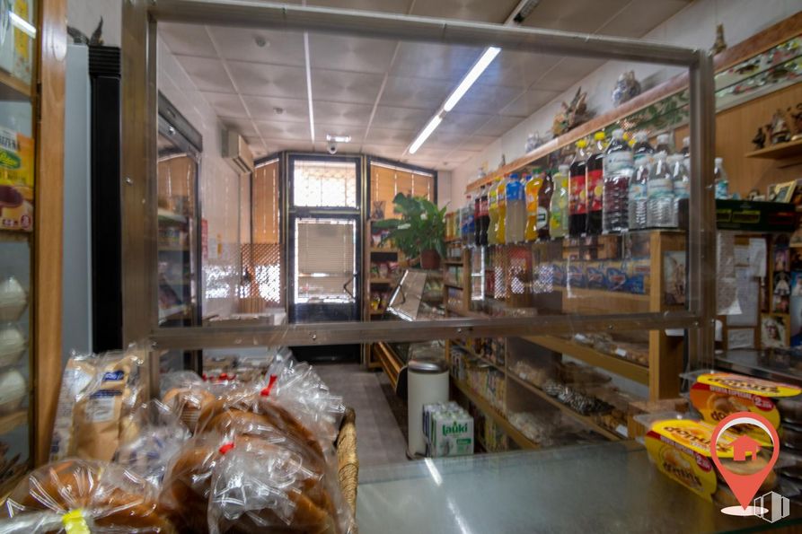 Retail for sale at Calle Nuestra Señora Soledad, Fuensalida, Toledo, 45510 with packaged goods, food, building, interior design, retail, picture frame, market, convenience store, city and window around